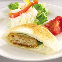 サンドでパンだでメンチカツサンド