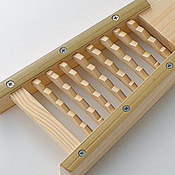 竹製鬼おろし器はしっかりとしたつくりになっています。