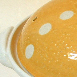 ドットオレンジは、その名のとおりオレンジに水玉模様!